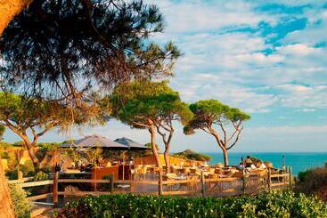 Pine Cliffs Resort