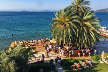 استراحتگاه Toka Bodrum Hotel & Beach Club