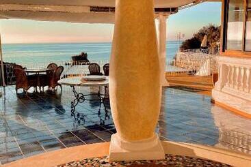 Strand Hotel Delfini