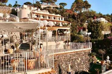 Strand Hotel Delfini