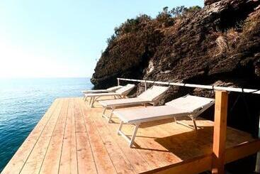 Strand Hotel Delfini