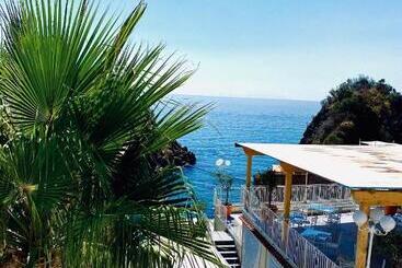 Strand Hotel Delfini