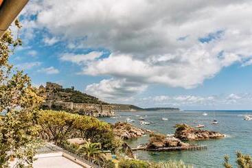 Strand Hotel Delfini