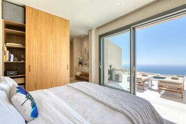 هتل آپارتمان Santorini Sky, Luxury Resort