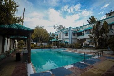 בית מלון כפרי Seashell Beach Resort