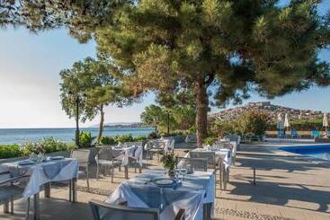 Delfinia Hotel & Bungalows