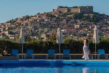 Delfinia Hotel & Bungalows