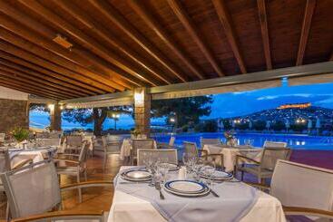 Delfinia Hotel & Bungalows