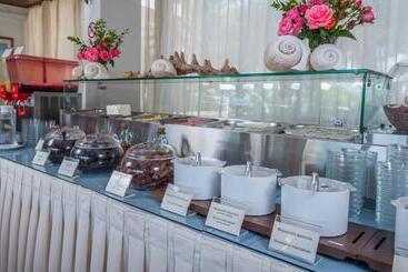 Delfinia Hotel & Bungalows
