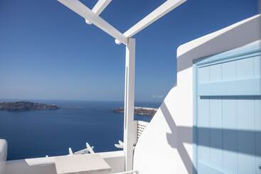 هتل Above Blue Suites