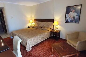 هتل Aeton Melathron