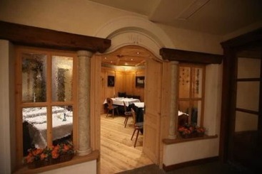 هتل Alpen Suite