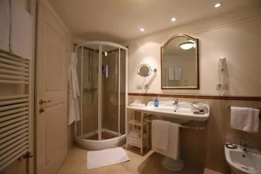 هتل Alpen Suite