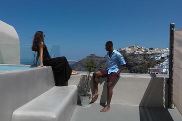 هتل Aria Suites & Villas