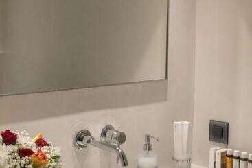 هتل Aria Suites & Villas