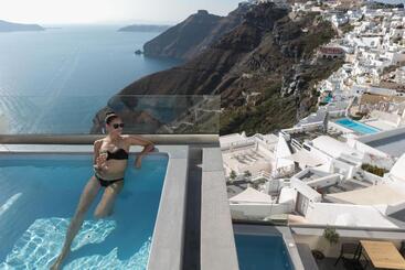 هتل Aria Suites & Villas