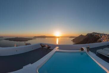 هتل Aria Suites & Villas