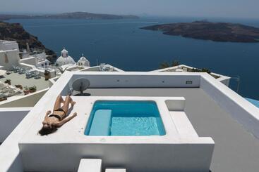 هتل Aria Suites & Villas