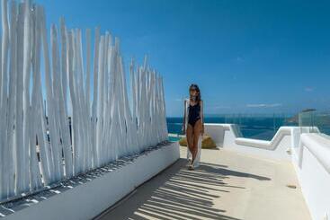هتل Arte & Mare Elia Luxury Suites And Villas
