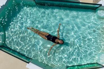 هتل Arte & Mare Elia Luxury Suites And Villas