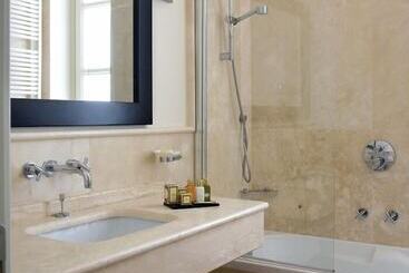 هتل Albergo Palazzo Decumani
