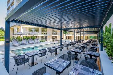 هتل Divani Escape