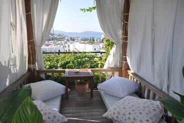 El Vino Hotel & Suites