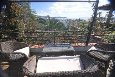 El Vino Hotel & Suites