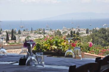 El Vino Hotel & Suites