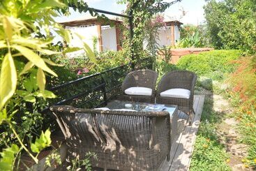 El Vino Hotel & Suites