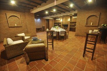 El Vino Hotel & Suites