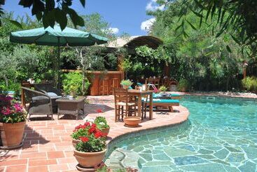 El Vino Hotel & Suites