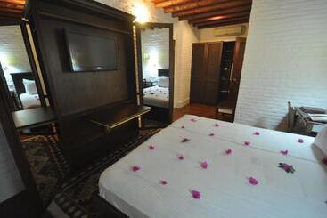 El Vino Hotel & Suites