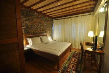 El Vino Hotel & Suites