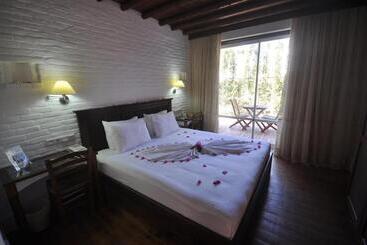 El Vino Hotel & Suites