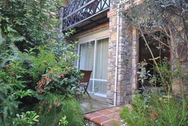 El Vino Hotel & Suites
