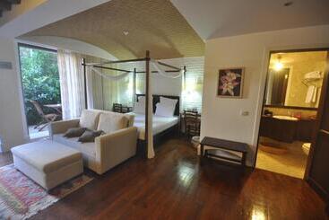 El Vino Hotel & Suites