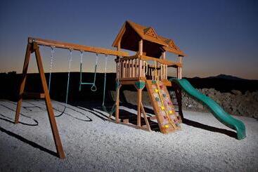 هتل Eleni's Village Suites