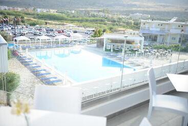 هتل Ellia Resort
