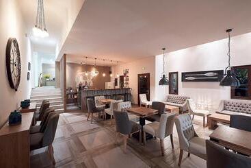 هتل Glavas Inn