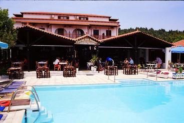 בית מלון כפרי Golden Beach