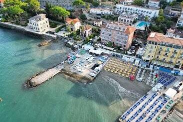 هتل Golfo E Palme