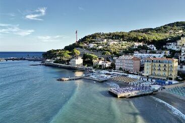 هتل Golfo E Palme