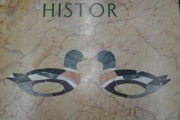 酒店 History