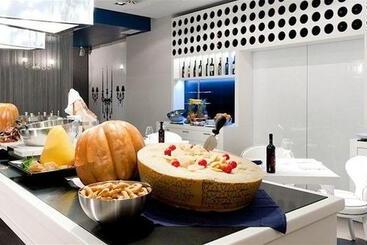 هتل Home Club Suite