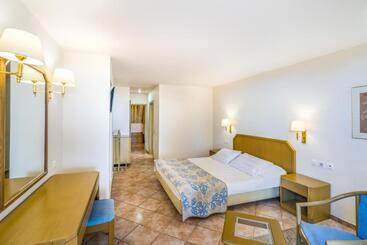 هتل Iberostar Waves Creta Panorama & Mare