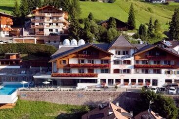 هتل Interski