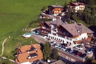 هتل Interski