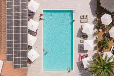 هتل Club Le Rose