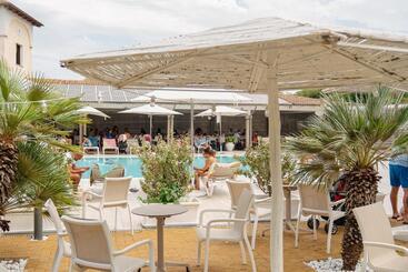 هتل Club Le Rose